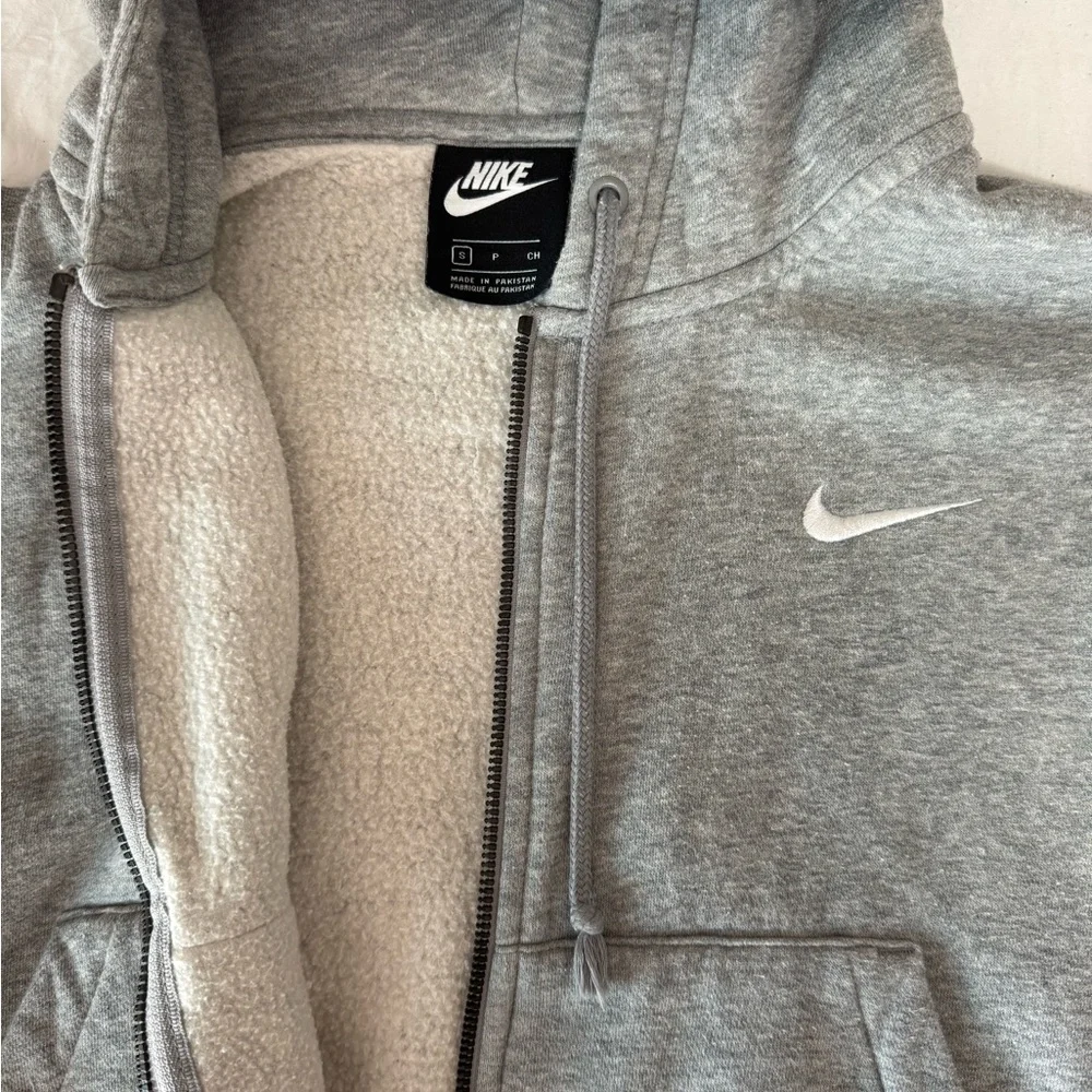 Nike Heather Gray Full-Zip Cropped Hoodie - Picture 2 of 4